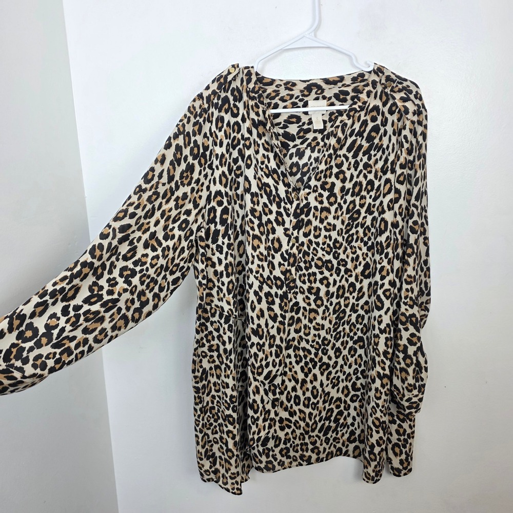 Chicos Leopard Print Tunic Blouse V-Neck Roll Tab Sleeve Tan Black Size 3 (XL) - Picture 2 of 9
